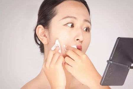 愛長痘痘的你，應(yīng)該試試這道光！